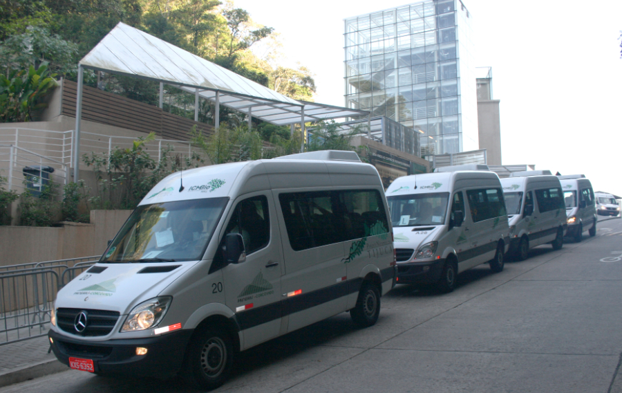 Chegada das Vans que partem do Largo do Machado e de Copacabana.